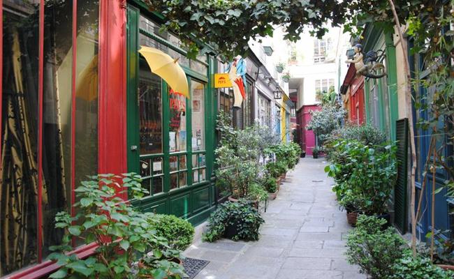Discover the Paris Arcades with Urban Adventure
