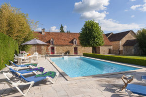 intage travel france villa pool 2