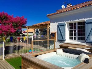 Beau Rivage Villa for rent, Vendee, hot tub